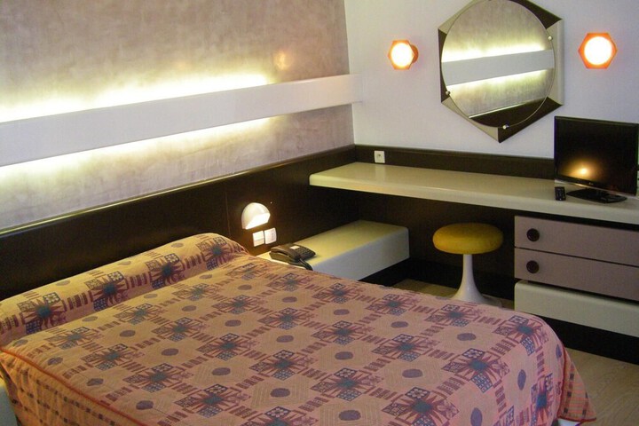 Room 19 of 34