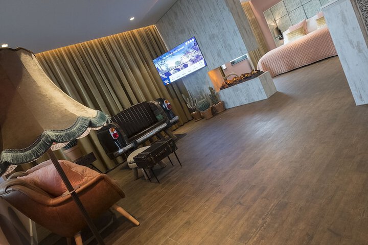Room 7 of 76
