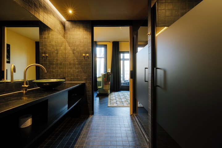 Room 63 of 81