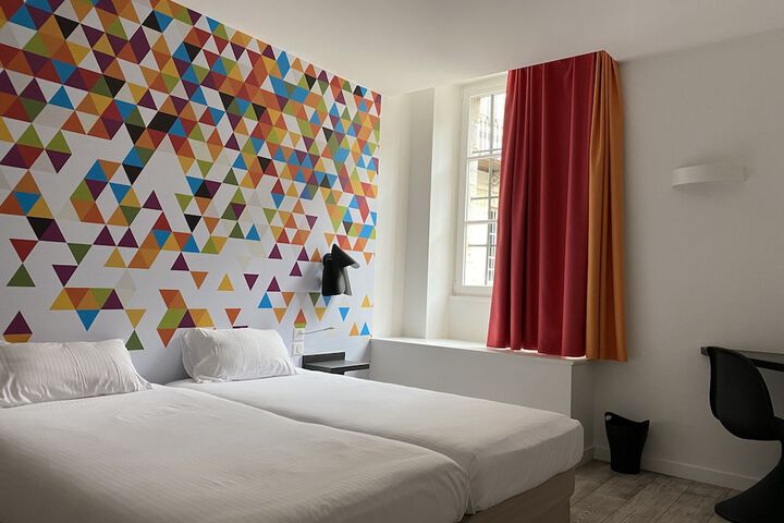 Room 28 of 63
