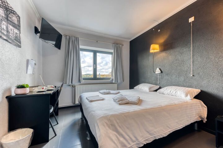 Room 26 of 49