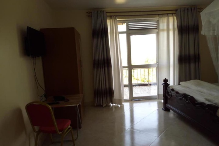 Room 16 of 32