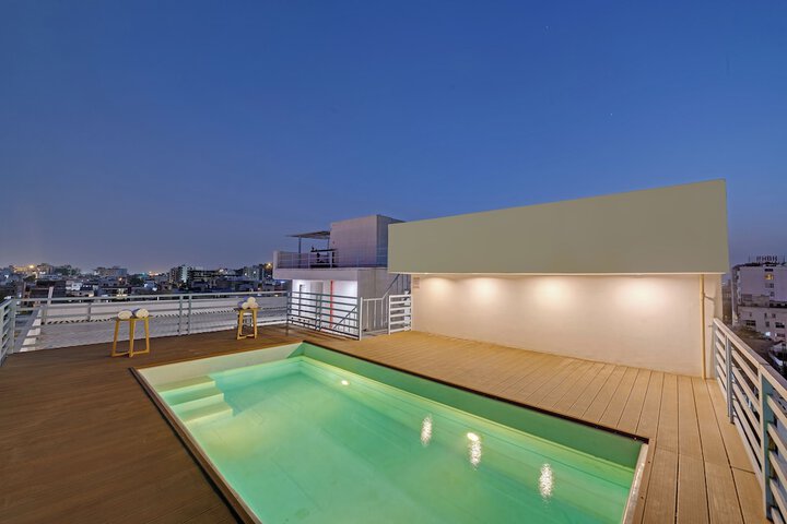 Pool 19 of 26