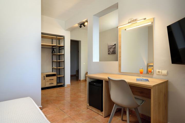 Room 42 of 180