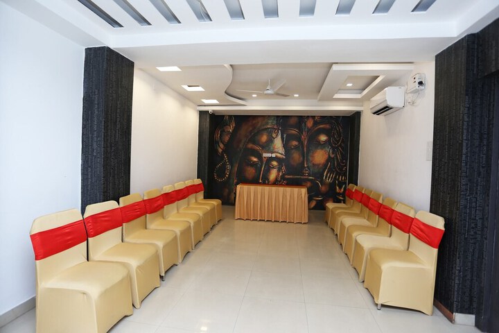 Ballroom/Hall 28 of 32