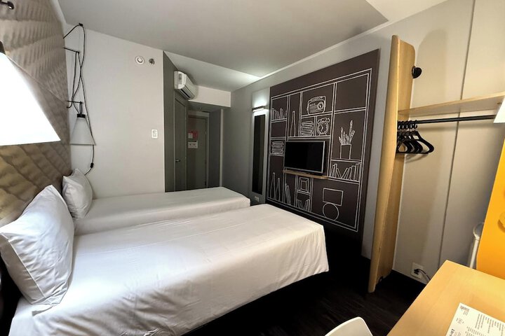 Room 14 of 82