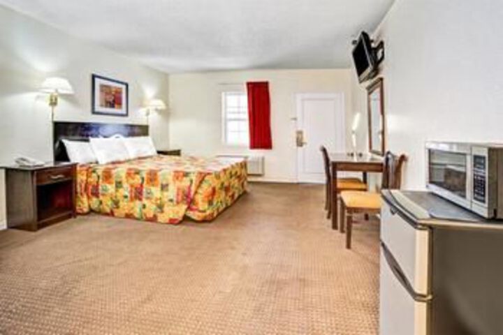 Room 28 of 39