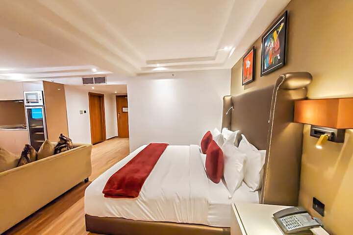 Room 25 of 82