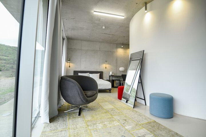 Room 33 of 67