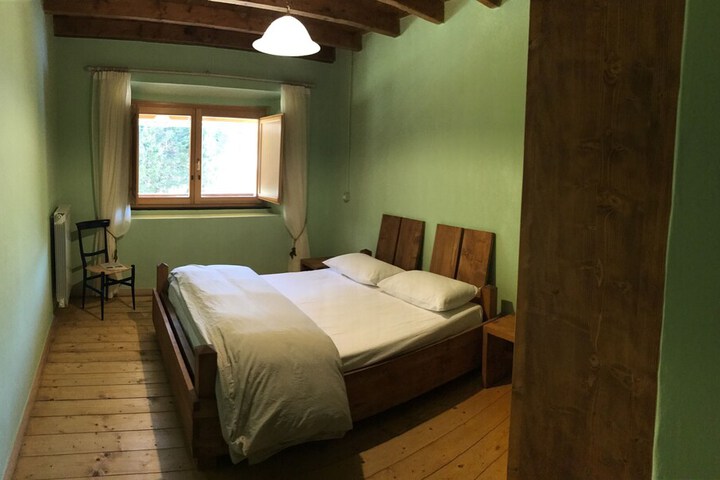 Room 9 of 38