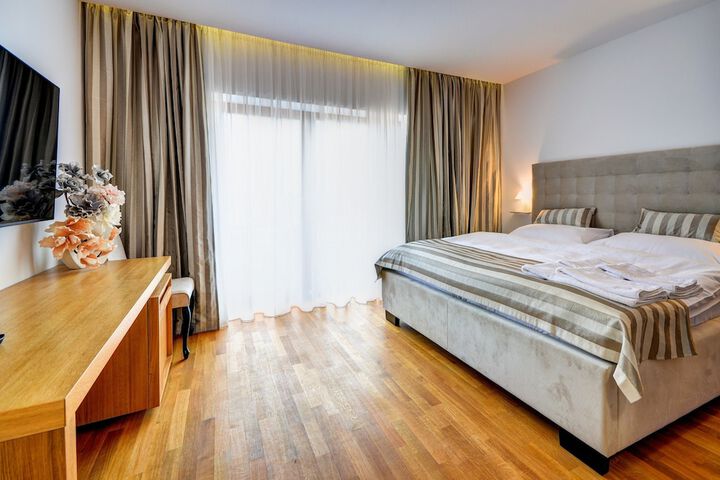 Room 5 of 25