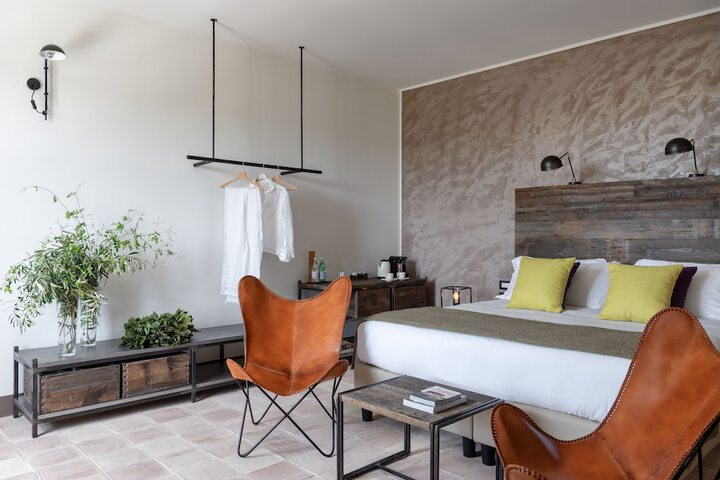 Room 42 of 104
