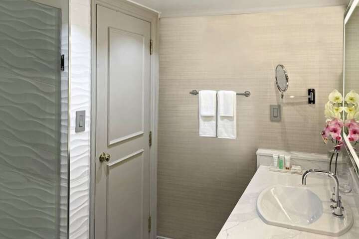 Room 54 of 122