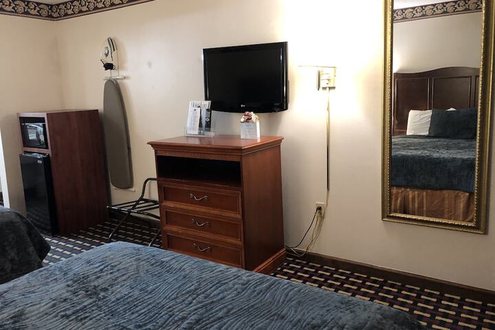 2 Double Beds (6 of 10)