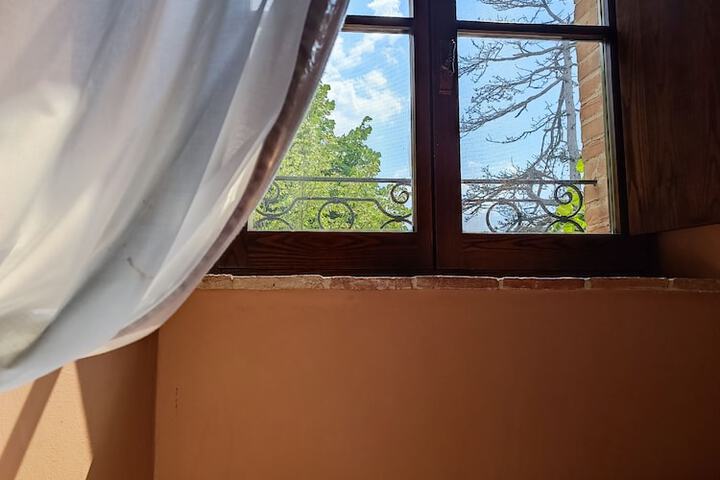 Room 80 of 300