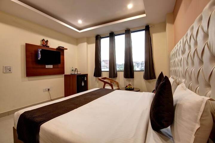 Room 2 of 11