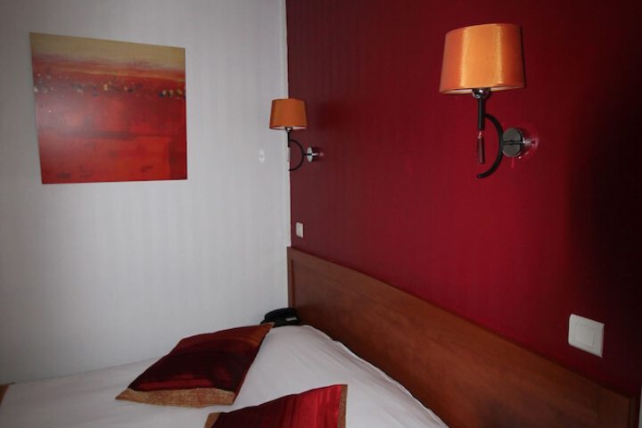 Room 12 of 31