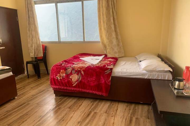 Room 6 of 18