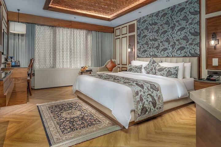 Room 2 of 7