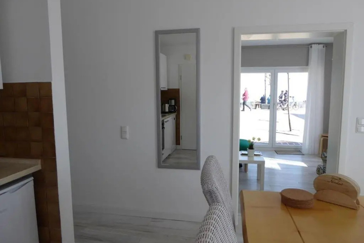 Room 4 of 10