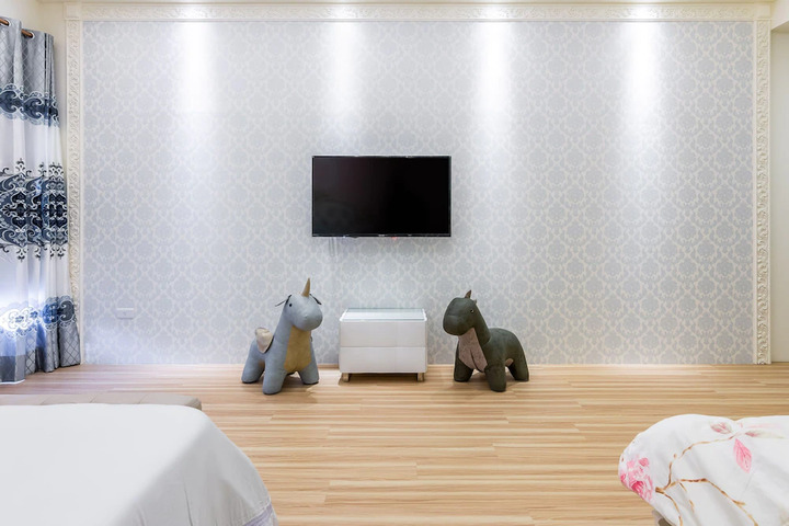 Room 6 of 10