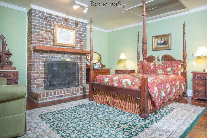 Room 8 of 170