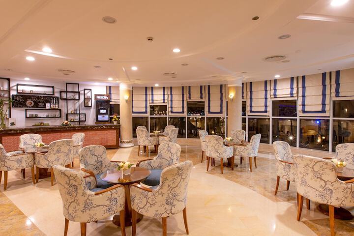 Lounge 59 of 98