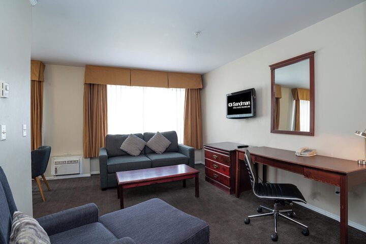 Room 11 of 48