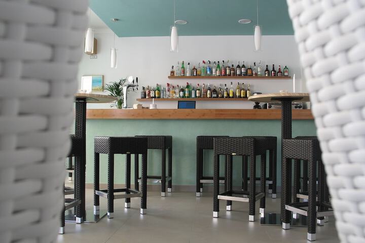 Lounge 47 of 69