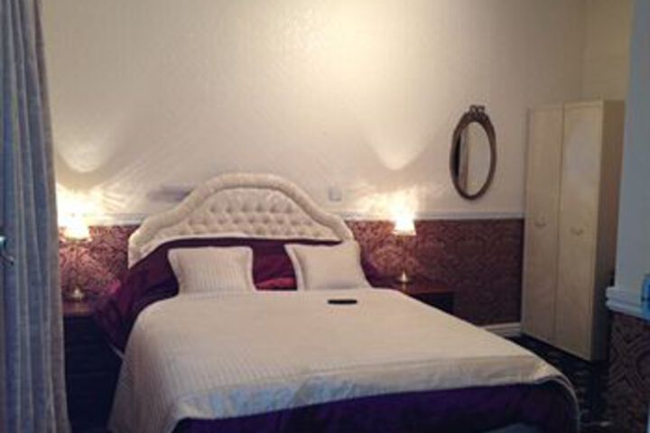 Room 9 of 16