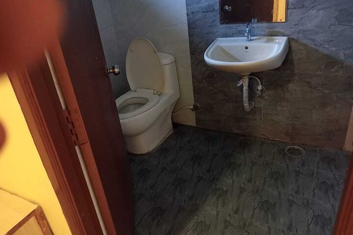 Room 8 of 12