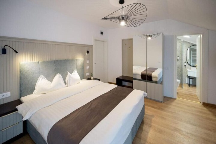 Room 8 of 35