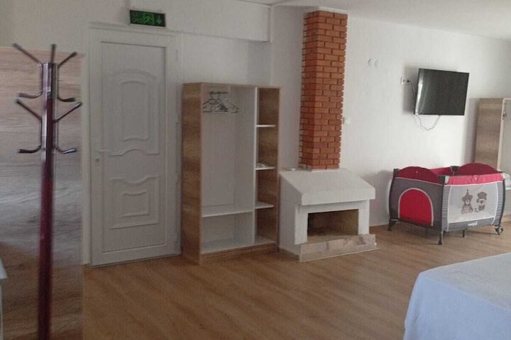 Room 5 of 7