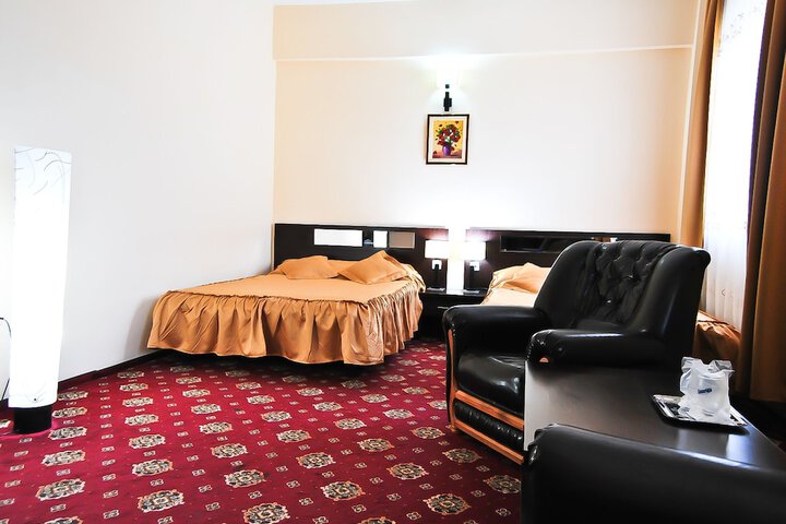 Room 11 of 30