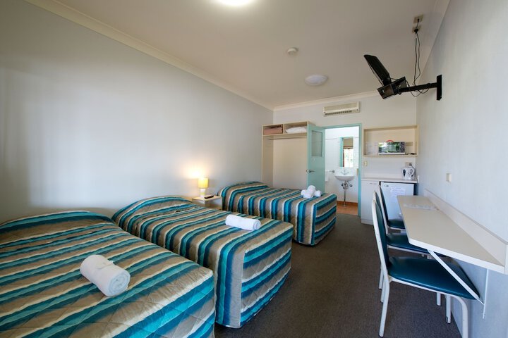 Room 6 of 25