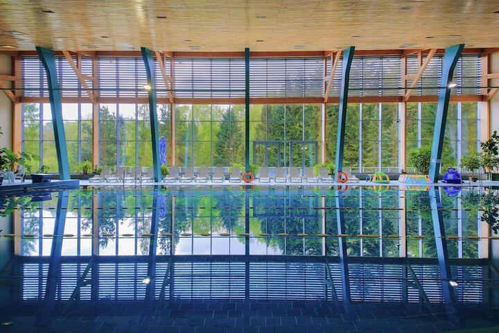 Pool 15 of 33