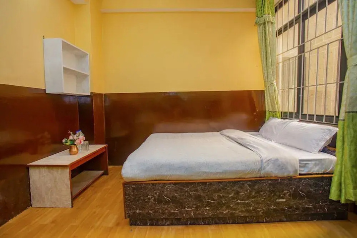 Room 4 of 24