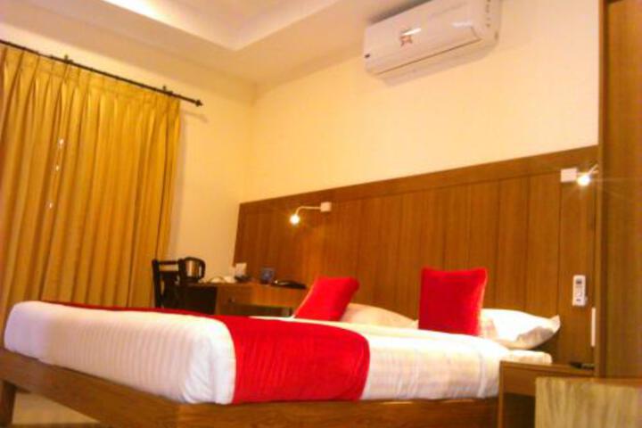 Hotel Travellers Inn