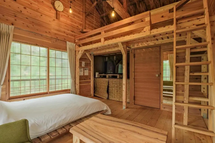 Room 4 of 15