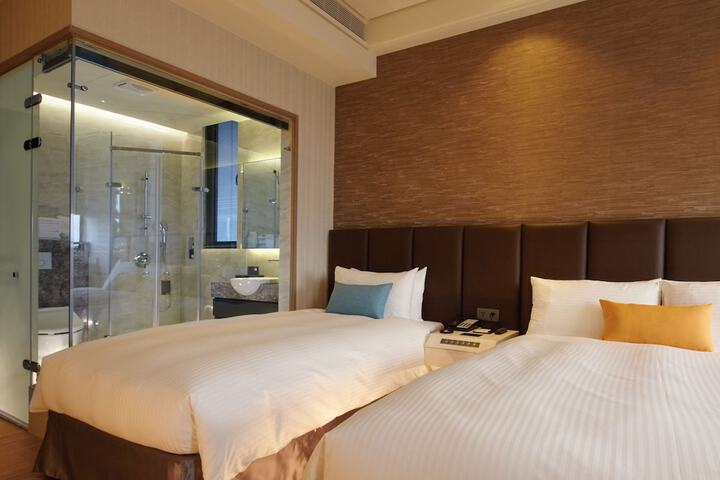 Room 21 of 35