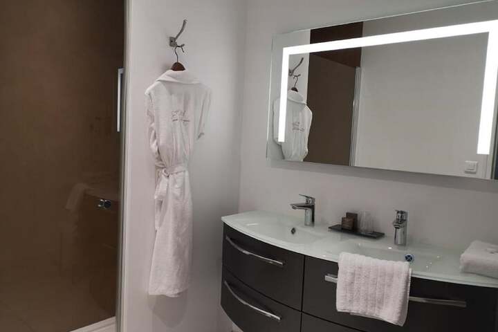 Room 28 of 45
