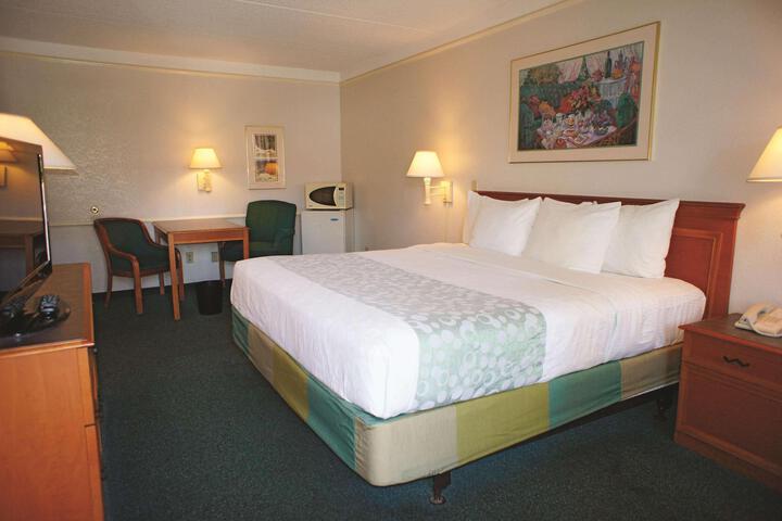 Standard Room, King or Two Doubles (2 of 7)