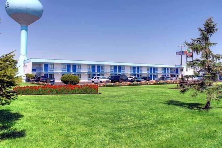 Country Host Motel