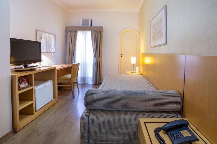 Room 14 of 38
