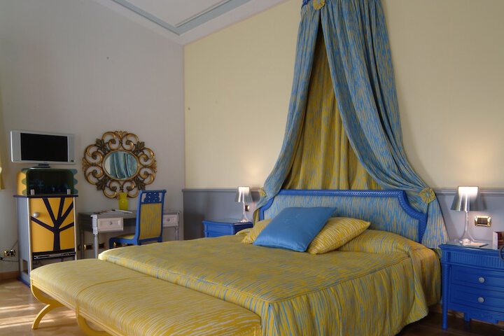 Room 15 of 115