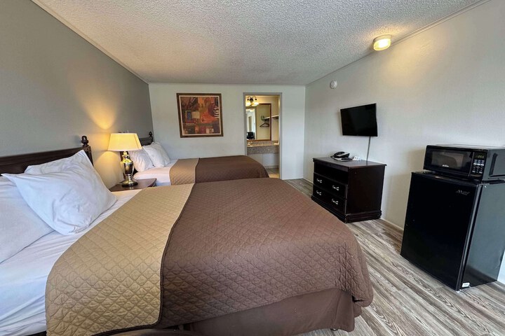 2 Double Beds (2 of 16)
