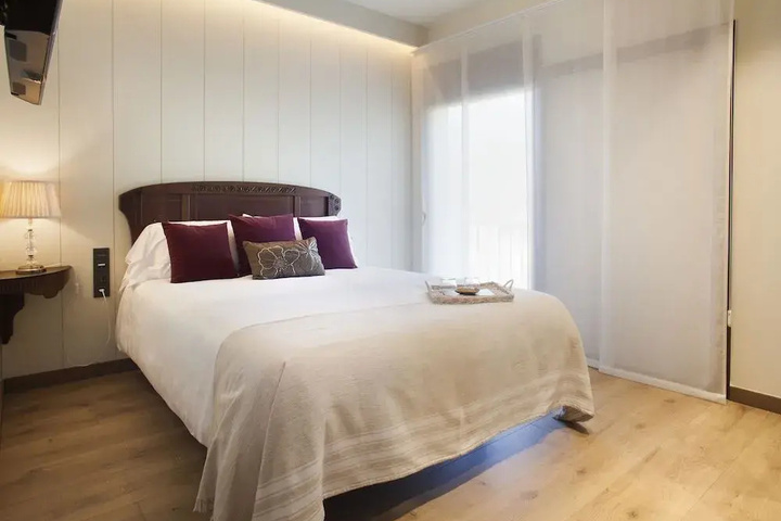 Room 2 of 20