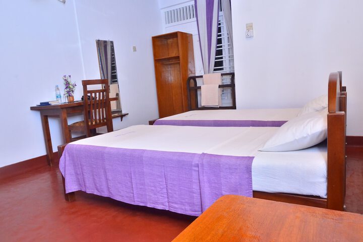 Room 4 of 75