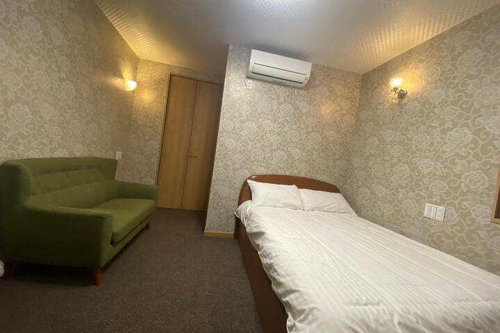 Room 15 of 34