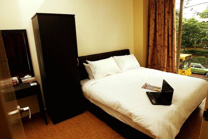 Room 10 of 30